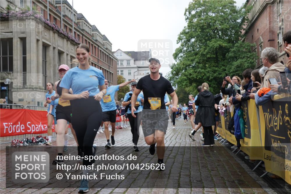 13.09.2026 - Kiel Lauf Yannick Fuchs http://msf.ph/oto/10425626 13.09.2026 11:02:47 Ziel 415, 1298, 2055, 3207, 3947, 4562, 4648, 4984, 4986, 5479, 5712, 6071, 6483, 6548, 6969, 6974, 7968, 8084, 8914, 10648, 11064, 11717, 484, 649, 935, 1693, 2299, 2322, 2895, 3102, 3207, 3414, 3443, 3670, 3968, 6375, 6878, 6998, 7005, 7389, 8036, 8218, 8517, 9732, 9738, 9745, 10020, 11135, 11256, 11261, 11301, 11384, 11546, 11942, 12085, 12578, 12640, 12697, 1095, 1635, 2796, 3513, 3635, 3912, 4478, 4781, 5046, 5998, 6768, 6934, 8782, 9070, 9108, 9202, 9663, 10165, 12550 meine-sportfotos.de