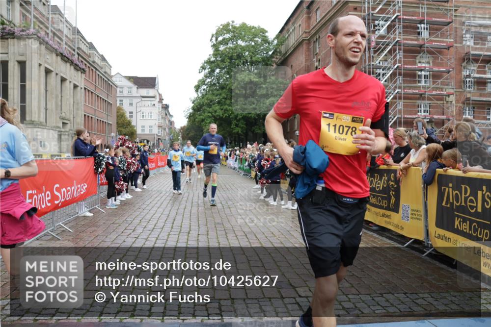 13.09.2026 - Kiel Lauf Yannick Fuchs http://msf.ph/oto/10425627 13.09.2026 09:46:12 Ziel 442, 2482, 3052, 3954, 4918, 5855, 5955, 6732, 7015, 7308, 8125, 10203, 10685, 10898, 11076, 11078, 557, 1415, 1418, 2127, 2788, 3025, 3142, 3301, 3974, 4413, 4569, 4909, 4910, 5234, 5511, 5757, 5829, 7202, 7349, 7572, 7911, 7924, 8244, 8611, 8859, 9841, 10036, 10142, 10392, 10445, 10719, 12374, 12841, 167, 181, 3361, 6355, 6577, 6857, 7439, 9832, 10117, 10913, 10946, 11316, 11859, 11861, 12173, 12495, 12621, 1023, 1579, 6038, 8126 meine-sportfotos.de