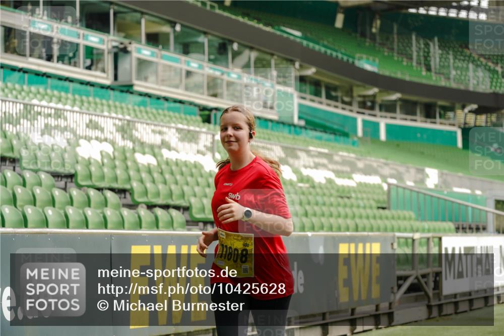 13.09.2026 - 21. swb-Marathon Bremen Michael Burmester http://msf.ph/oto/10425628 13.09.2026 10:48:12 Laufen im Stadion 10264, 10292, 10349, 10407, 10440, 10732, 10789, 10925, 10933, 11104, 11262, 11423, 11443, 11541, 11573, 11579, 11639, 11663, 11698, 11980, 12083, 12157, 12340, 12444, 12471, 12472, 12542, 12561, 10137, 10176, 10191, 10192, 10194, 10202, 10242, 10295, 10325, 10335, 10344, 10430, 10459, 10513, 10524, 10568, 10600, 10629, 10651, 10679, 10713, 10756, 10779, 10882, 10979, 10997, 10999, 11081, 11200, 11233, 11307, 11355, 12089, 12153 meine-sportfotos.de