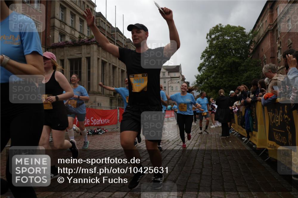 13.09.2026 - Kiel Lauf Yannick Fuchs http://msf.ph/oto/10425631 13.09.2026 11:02:48 Ziel 415, 1298, 2055, 3947, 4562, 4648, 4984, 4986, 5479, 5712, 6071, 6483, 6548, 6969, 6974, 7968, 8084, 8914, 10648, 11064, 11717, 484, 649, 935, 1693, 2299, 2322, 2895, 3102, 3207, 3414, 3443, 3670, 3968, 6375, 6878, 7005, 7389, 8036, 8218, 8517, 9732, 9738, 9745, 10020, 11135, 11256, 11261, 11301, 11384, 11942, 12085, 12578, 12640, 12697, 986, 1095, 1635, 2796, 3513, 3621, 3635, 3912, 4478, 4781, 5046, 5998, 6768, 6934, 8782, 9070, 9108, 9202, 9663, 10165, 12550 meine-sportfotos.de