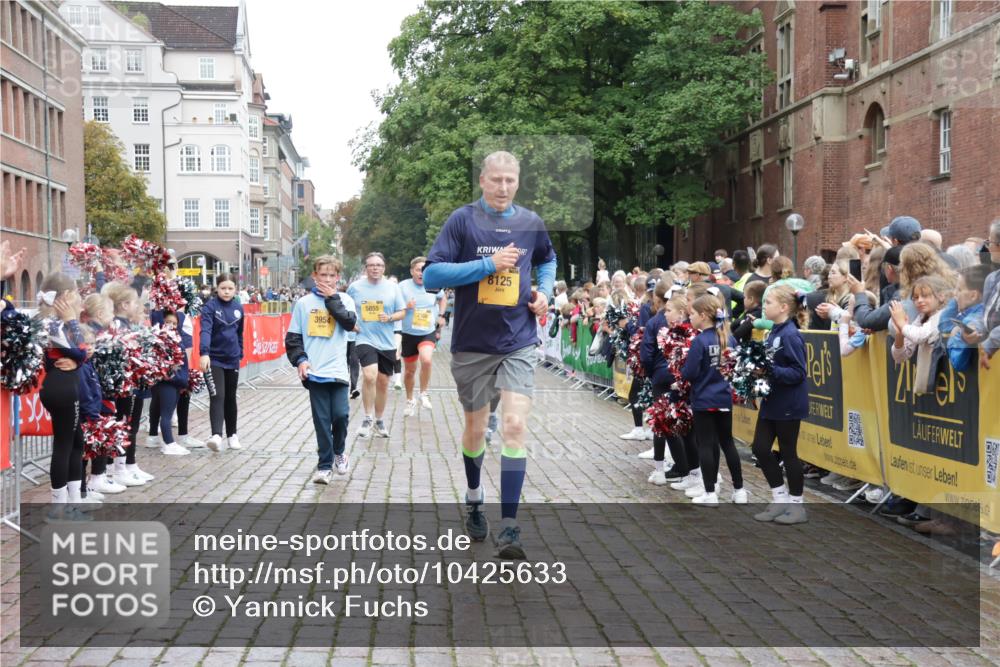 13.09.2026 - Kiel Lauf Yannick Fuchs http://msf.ph/oto/10425633 13.09.2026 09:46:13 Ziel 442, 2482, 3052, 3954, 4918, 5855, 5955, 6732, 7015, 7308, 8125, 10117, 10203, 10685, 10898, 11076, 11078, 557, 1415, 1418, 2127, 2788, 3025, 3142, 3301, 3974, 4413, 4569, 4909, 4910, 5234, 5511, 5757, 5829, 7202, 7349, 7572, 7911, 7924, 8244, 8611, 8859, 9841, 10036, 10142, 10392, 10445, 10719, 12374, 12841, 167, 181, 3361, 6355, 6577, 6857, 7439, 9832, 10177, 10913, 10946, 11316, 11859, 11861, 12173, 12495, 12621, 1023, 1579, 3025, 6038, 8126 meine-sportfotos.de