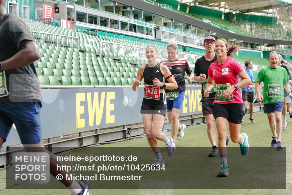 13.09.2026 - 21. swb-Marathon Bremen Michael Burmester http://msf.ph/oto/10425634 13.09.2026 13:01:53 Laufen im Stadion 150, 242, 282, 318, 440, 531, 687, 722, 930, 936, 946, 1006, 1067, 1163, 1250, 1436, 1448, 1582, 1896, 2033, 2047, 2062, 2292, 2345, 2370, 2378, 2409, 2427, 2485, 2490, 2491, 2560, 2561, 2627, 2638, 2658, 2666, 2668, 2700, 2708, 2781, 2967, 2987, 3013, 3044, 3163, 3164, 3168, 3173, 3187, 3248, 3258, 3294, 3334, 3372, 3374, 3375, 3385, 3392, 3524, 3526, 3527, 3603, 3642, 3667, 3721, 3774, 3806, 3852, 3856, 3893, 4000, 4506, 4558 meine-sportfotos.de