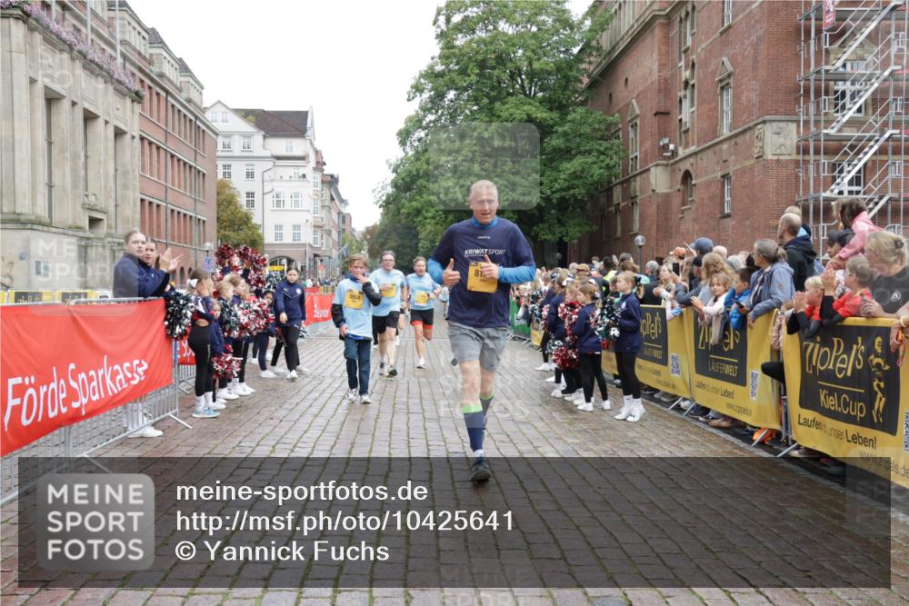 13.09.2026 - Kiel Lauf Yannick Fuchs http://msf.ph/oto/10425641 13.09.2026 09:46:13 Ziel 442, 2482, 3052, 3954, 4918, 5855, 5955, 6732, 7015, 7308, 8125, 10117, 10203, 10685, 10898, 11076, 11078, 557, 1415, 1418, 2127, 2788, 3025, 3142, 3301, 3974, 4413, 4569, 4909, 4910, 5234, 5511, 5757, 5829, 7202, 7349, 7572, 7911, 7924, 8244, 8611, 8859, 9841, 10036, 10142, 10392, 10445, 10719, 12374, 12841, 167, 181, 3361, 6355, 6577, 6857, 7439, 9832, 10177, 10913, 10946, 11316, 11859, 11861, 12173, 12495, 12621, 1023, 1579, 3025, 6038, 8126 meine-sportfotos.de