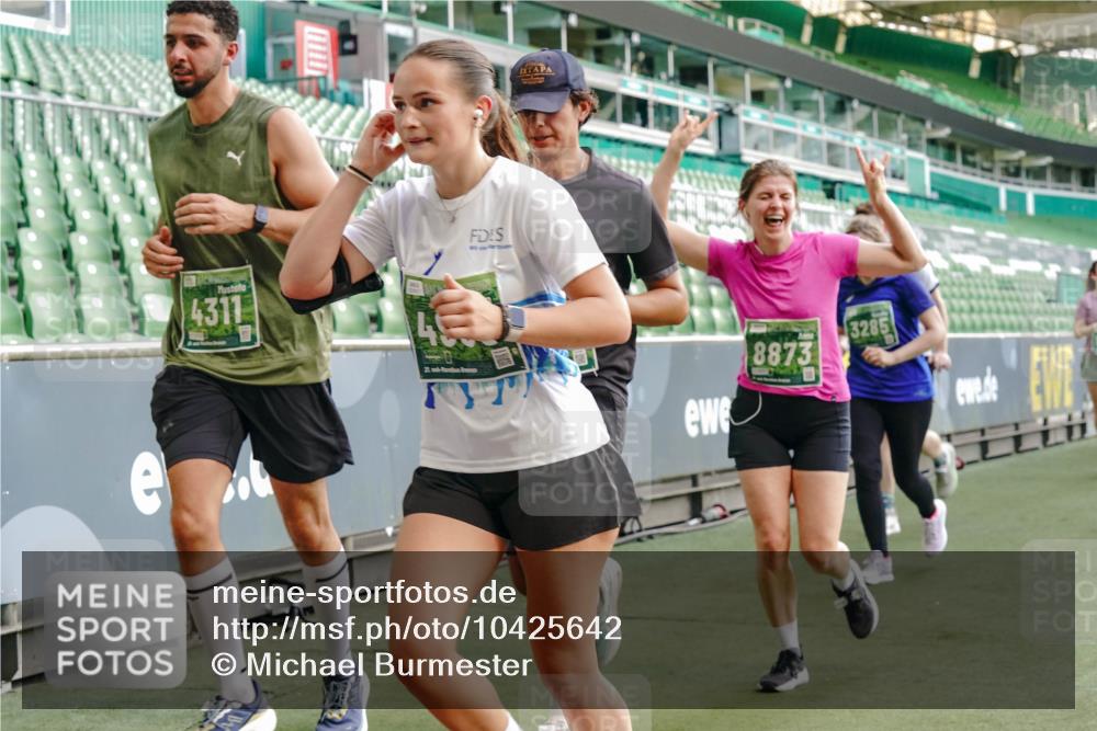 13.09.2026 - 21. swb-Marathon Bremen Michael Burmester http://msf.ph/oto/10425642 13.09.2026 13:24:45 Laufen im Stadion 137, 182, 213, 294, 324, 434, 505, 543, 548, 721, 723, 739, 743, 752, 815, 818, 966, 1273, 1410, 1463, 1471, 1491, 1504, 1515, 1561, 1597, 1598, 1830, 1944, 1953, 2059, 2095, 2211, 2252, 2267, 2271, 2286, 2312, 2323, 2354, 2445, 2465, 2483, 2495, 2497, 2503, 2506, 2554, 2571, 2591, 2644, 2752, 2768, 2776, 2833, 2878, 2896, 2936, 2968, 2981, 3005, 3142, 3211, 3259, 3282, 3288, 3289, 3292, 3298, 3306, 3312, 3329, 3364, 3381, 3390, 3395, 3447, 3770, 3819, 4466 meine-sportfotos.de