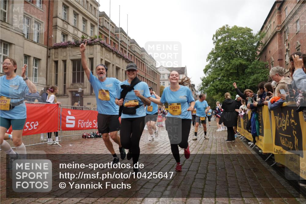 13.09.2026 - Kiel Lauf Yannick Fuchs http://msf.ph/oto/10425647 13.09.2026 11:02:48 Ziel 415, 1298, 2055, 3947, 4562, 4648, 4984, 4986, 5479, 5712, 6071, 6483, 6548, 6969, 6974, 7968, 8084, 8914, 10648, 11064, 11717, 484, 649, 935, 1693, 2299, 2322, 2895, 3102, 3207, 3414, 3443, 3670, 3968, 6375, 6878, 7005, 7389, 8036, 8218, 8517, 9732, 9738, 9745, 10020, 11135, 11256, 11261, 11301, 11384, 11942, 12085, 12578, 12640, 12697, 986, 1095, 1635, 2796, 3513, 3621, 3635, 3912, 4478, 4781, 5046, 5998, 6768, 6934, 8782, 9070, 9108, 9202, 9663, 10165, 12550 meine-sportfotos.de