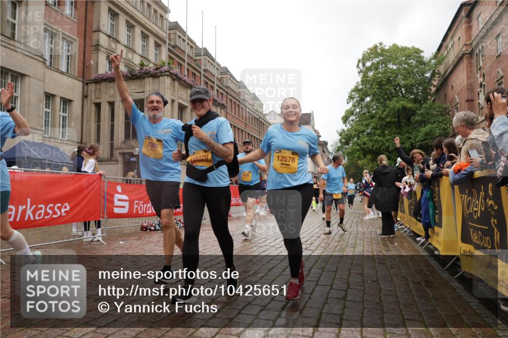 13.09.2026 - Kiel Lauf Yannick Fuchs http://msf.ph/oto/10425651 13.09.2026 11:02:49 Ziel 415, 1298, 2055, 3947, 4562, 4648, 4984, 4986, 5479, 5712, 6071, 6483, 6548, 6934, 6969, 6974, 7968, 8084, 8914, 9108, 10648, 11064, 11717, 484, 649, 935, 1693, 2299, 2322, 2895, 3102, 3207, 3414, 3443, 3670, 3968, 6375, 6878, 7005, 7389, 8036, 8517, 8914, 9732, 9745, 10020, 11135, 11256, 11261, 11301, 11384, 11942, 12085, 12578, 12640, 12697, 986, 1095, 1635, 2796, 3513, 3621, 3635, 3912, 4478, 4781, 5046, 5998, 6768, 8782, 9070, 9202, 9663, 10165, 12550 meine-sportfotos.de