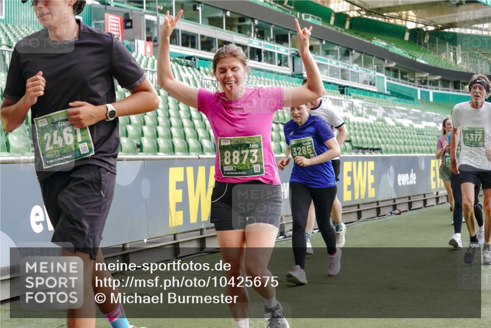 13.09.2026 - 21. swb-Marathon Bremen Michael Burmester http://msf.ph/oto/10425675 13.09.2026 13:24:45 Laufen im Stadion 137, 182, 213, 294, 324, 434, 505, 543, 548, 721, 723, 739, 743, 752, 815, 818, 966, 1273, 1410, 1463, 1471, 1491, 1504, 1515, 1561, 1597, 1598, 1830, 1944, 1953, 2059, 2095, 2211, 2252, 2267, 2271, 2286, 2312, 2323, 2354, 2445, 2465, 2483, 2495, 2497, 2503, 2506, 2554, 2571, 2591, 2644, 2752, 2768, 2776, 2833, 2878, 2896, 2936, 2968, 2981, 3005, 3142, 3211, 3259, 3282, 3288, 3289, 3292, 3298, 3306, 3312, 3329, 3364, 3381, 3390, 3395, 3447, 3770, 3819, 4466 meine-sportfotos.de