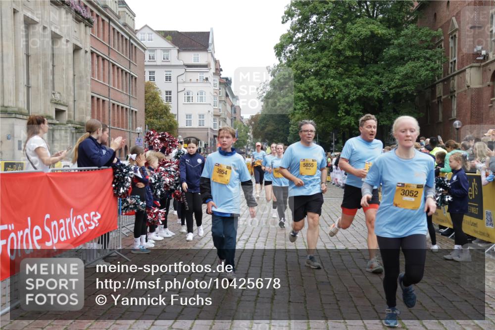 13.09.2026 - Kiel Lauf Yannick Fuchs http://msf.ph/oto/10425678 13.09.2026 09:46:15 Ziel 442, 2482, 3052, 3954, 4918, 5855, 5955, 6732, 7015, 7308, 8125, 10117, 10685, 10898, 11076, 11078, 11316, 557, 1415, 1418, 2127, 2482, 2788, 3025, 3142, 3301, 3974, 4413, 4569, 4909, 4910, 4918, 5234, 5511, 5757, 5829, 7202, 7572, 7911, 7924, 8244, 8611, 8859, 9841, 10036, 10142, 10203, 10392, 10445, 10719, 12374, 12841, 167, 181, 288, 3361, 6355, 6577, 6857, 7439, 9832, 10177, 10913, 10946, 11859, 11861, 12173, 12495, 12621, 1023, 3025, 8126 meine-sportfotos.de