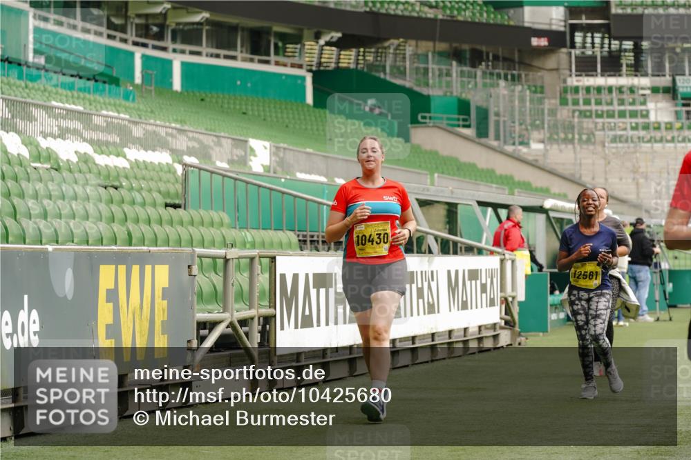 13.09.2026 - 21. swb-Marathon Bremen Michael Burmester http://msf.ph/oto/10425680 13.09.2026 10:48:20 Laufen im Stadion 10264, 10292, 10349, 10407, 10440, 10732, 10754, 10789, 10925, 10933, 11104, 11262, 11423, 11443, 11541, 11639, 11663, 11698, 11980, 12083, 12157, 12340, 12444, 12471, 12472, 12542, 12561, 10137, 10176, 10191, 10192, 10194, 10202, 10242, 10295, 10325, 10344, 10430, 10459, 10513, 10524, 10568, 10600, 10629, 10651, 10679, 10713, 10756, 10779, 10882, 10979, 10997, 10999, 11081, 11200, 11233, 11307, 11355, 12089, 12153, 12177, 12178 meine-sportfotos.de