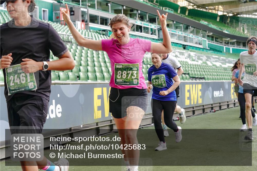 13.09.2026 - 21. swb-Marathon Bremen Michael Burmester http://msf.ph/oto/10425683 13.09.2026 13:24:45 Laufen im Stadion 137, 182, 213, 294, 324, 434, 505, 543, 548, 721, 723, 739, 743, 752, 815, 818, 966, 1273, 1410, 1463, 1471, 1491, 1504, 1515, 1561, 1597, 1598, 1830, 1944, 1953, 2059, 2095, 2211, 2252, 2267, 2271, 2286, 2312, 2323, 2354, 2445, 2465, 2483, 2495, 2497, 2503, 2506, 2554, 2571, 2591, 2644, 2752, 2768, 2776, 2833, 2878, 2896, 2936, 2968, 2981, 3005, 3142, 3211, 3259, 3282, 3288, 3289, 3292, 3298, 3306, 3312, 3329, 3364, 3381, 3390, 3395, 3447, 3770, 3819, 4466 meine-sportfotos.de