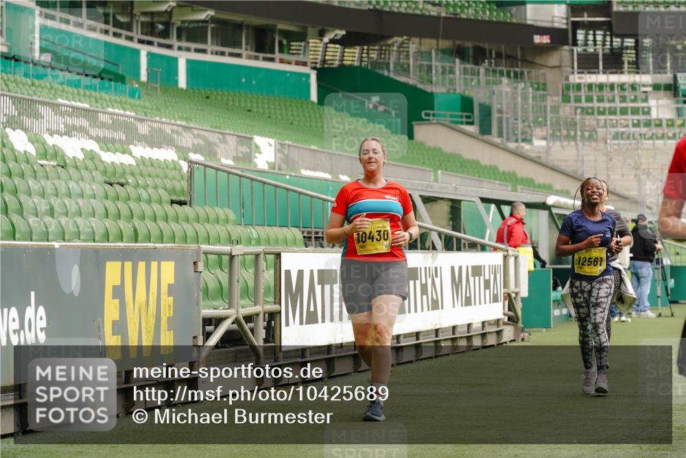 13.09.2026 - 21. swb-Marathon Bremen Michael Burmester http://msf.ph/oto/10425689 13.09.2026 10:48:20 Laufen im Stadion 10264, 10292, 10349, 10407, 10440, 10732, 10754, 10789, 10925, 10933, 11104, 11262, 11423, 11443, 11541, 11639, 11663, 11698, 11980, 12083, 12157, 12340, 12444, 12471, 12472, 12542, 12561, 10137, 10176, 10191, 10192, 10194, 10202, 10242, 10295, 10325, 10344, 10430, 10459, 10513, 10524, 10568, 10600, 10629, 10651, 10679, 10713, 10756, 10779, 10882, 10979, 10997, 10999, 11081, 11200, 11233, 11307, 11355, 12089, 12153, 12177, 12178 meine-sportfotos.de