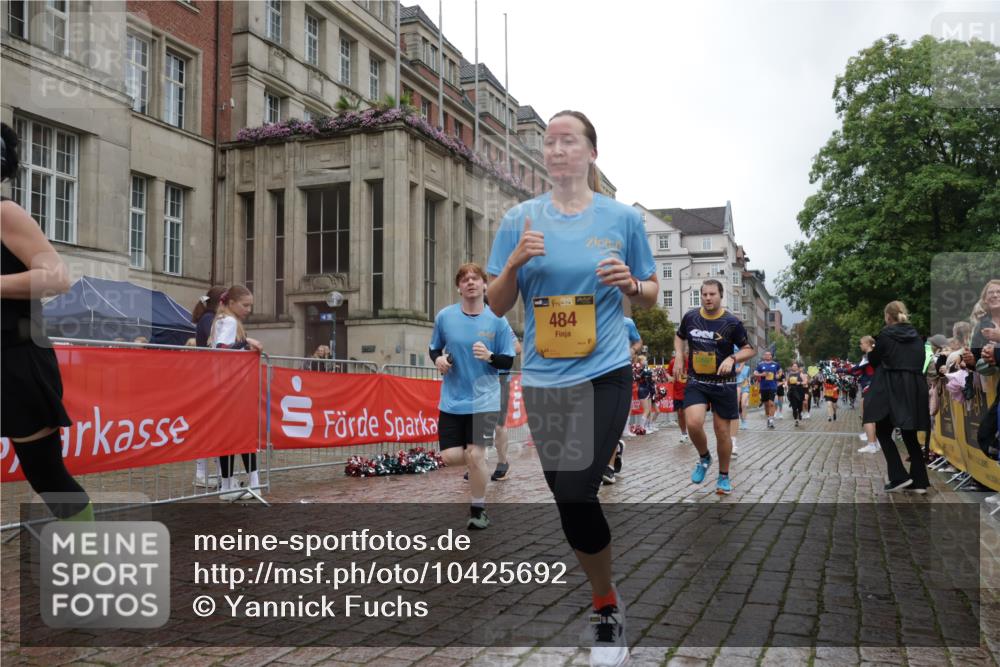 13.09.2026 - Kiel Lauf Yannick Fuchs http://msf.ph/oto/10425692 13.09.2026 11:02:55 Ziel 1095, 2055, 2796, 3513, 4478, 4781, 5046, 5712, 6071, 6483, 6548, 6934, 6969, 6974, 7968, 8084, 9108, 10165, 10664, 10999, 11255, 11717, 11736, 11846, 415, 484, 649, 935, 1298, 1693, 2299, 3207, 3414, 3670, 3947, 3968, 4562, 4648, 4984, 4986, 5479, 6375, 6878, 7389, 8036, 8914, 9745, 10648, 11064, 11256, 11261, 11384, 11942, 12085, 12640, 12697, 986, 1635, 1923, 2975, 3621, 3635, 3912, 4757, 5893, 5998, 6319, 6669, 6768, 8130, 8136, 8204, 8782, 9070, 9202, 9663, 12550 meine-sportfotos.de
