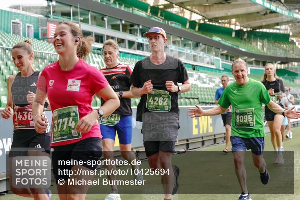 13.09.2026 - 21. swb-Marathon Bremen Michael Burmester http://msf.ph/oto/10425694 13.09.2026 13:01:54 Laufen im Stadion 150, 242, 282, 318, 440, 531, 687, 722, 930, 936, 946, 1006, 1067, 1163, 1250, 1436, 1448, 1582, 1896, 2033, 2047, 2062, 2292, 2345, 2364, 2370, 2378, 2409, 2427, 2485, 2490, 2491, 2560, 2561, 2627, 2638, 2658, 2666, 2668, 2700, 2708, 2781, 2967, 2987, 3013, 3044, 3163, 3164, 3168, 3173, 3187, 3248, 3258, 3294, 3334, 3372, 3374, 3375, 3385, 3392, 3524, 3526, 3527, 3603, 3642, 3667, 3721, 3774, 3806, 3852, 3856, 3893, 4000, 4506, 4558 meine-sportfotos.de