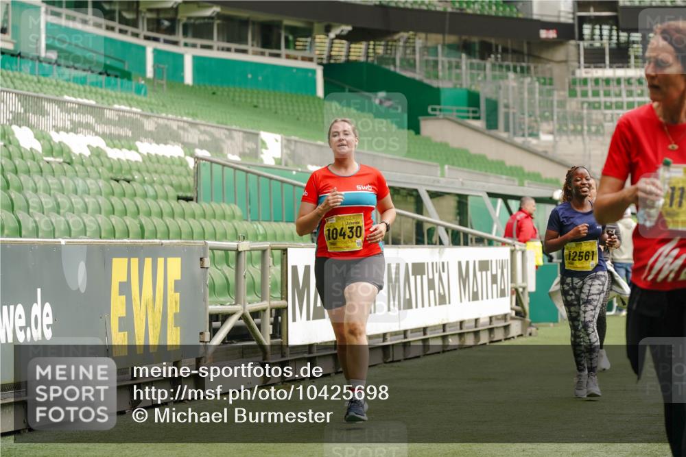 13.09.2026 - 21. swb-Marathon Bremen Michael Burmester http://msf.ph/oto/10425698 13.09.2026 10:48:21 Laufen im Stadion 10264, 10292, 10349, 10407, 10413, 10440, 10732, 10754, 10789, 10925, 10933, 11104, 11262, 11423, 11443, 11541, 11639, 11663, 11698, 11980, 12083, 12157, 12340, 12444, 12471, 12472, 12542, 12561, 10137, 10176, 10191, 10192, 10194, 10202, 10242, 10295, 10325, 10344, 10430, 10459, 10513, 10524, 10568, 10600, 10629, 10651, 10679, 10713, 10756, 10779, 10882, 10979, 10997, 10999, 11081, 11200, 11233, 11307, 11355, 12089, 12153, 12177, 12178 meine-sportfotos.de