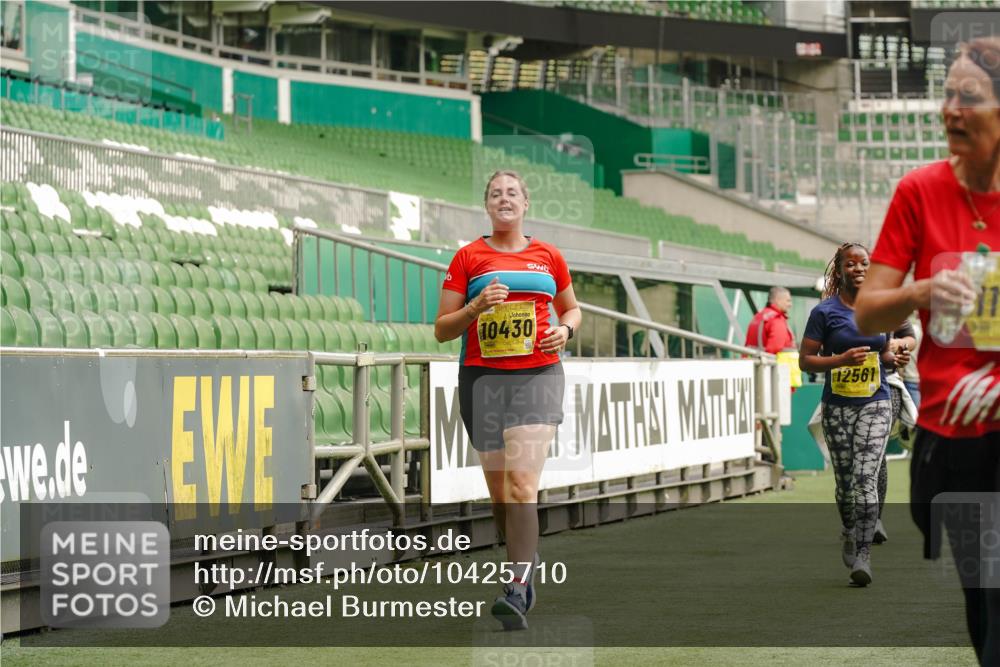 13.09.2026 - 21. swb-Marathon Bremen Michael Burmester http://msf.ph/oto/10425710 13.09.2026 10:48:21 Laufen im Stadion 10264, 10292, 10349, 10407, 10413, 10440, 10732, 10754, 10789, 10925, 10933, 11104, 11262, 11423, 11443, 11541, 11639, 11663, 11698, 11980, 12083, 12157, 12340, 12444, 12471, 12472, 12542, 12561, 10137, 10176, 10191, 10192, 10194, 10202, 10242, 10295, 10325, 10344, 10430, 10459, 10513, 10524, 10568, 10600, 10629, 10651, 10679, 10713, 10756, 10779, 10882, 10979, 10997, 10999, 11081, 11200, 11233, 11307, 11355, 12089, 12153, 12177, 12178 meine-sportfotos.de