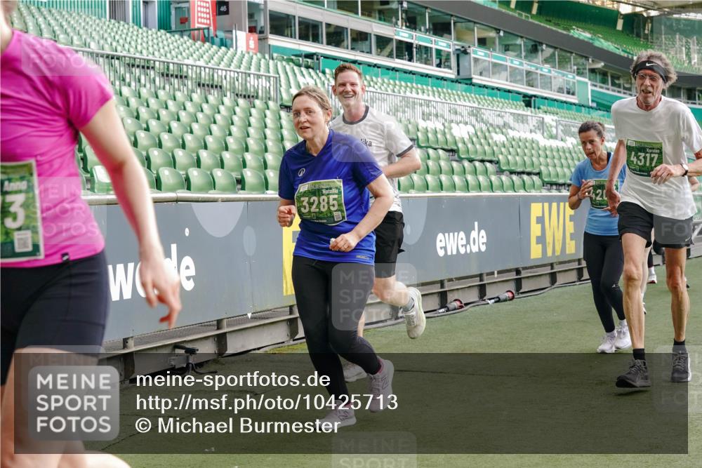 13.09.2026 - 21. swb-Marathon Bremen Michael Burmester http://msf.ph/oto/10425713 13.09.2026 13:24:46 Laufen im Stadion 137, 182, 213, 294, 324, 434, 505, 543, 548, 721, 723, 739, 743, 752, 815, 818, 966, 1273, 1410, 1463, 1471, 1491, 1504, 1515, 1561, 1597, 1598, 1830, 1944, 1953, 2059, 2095, 2211, 2252, 2267, 2271, 2286, 2312, 2323, 2354, 2445, 2465, 2483, 2495, 2497, 2503, 2506, 2554, 2571, 2591, 2644, 2752, 2768, 2776, 2833, 2878, 2896, 2936, 2968, 2981, 3005, 3142, 3211, 3259, 3282, 3288, 3289, 3292, 3298, 3306, 3312, 3329, 3364, 3381, 3390, 3395, 3447, 3770, 4466 meine-sportfotos.de