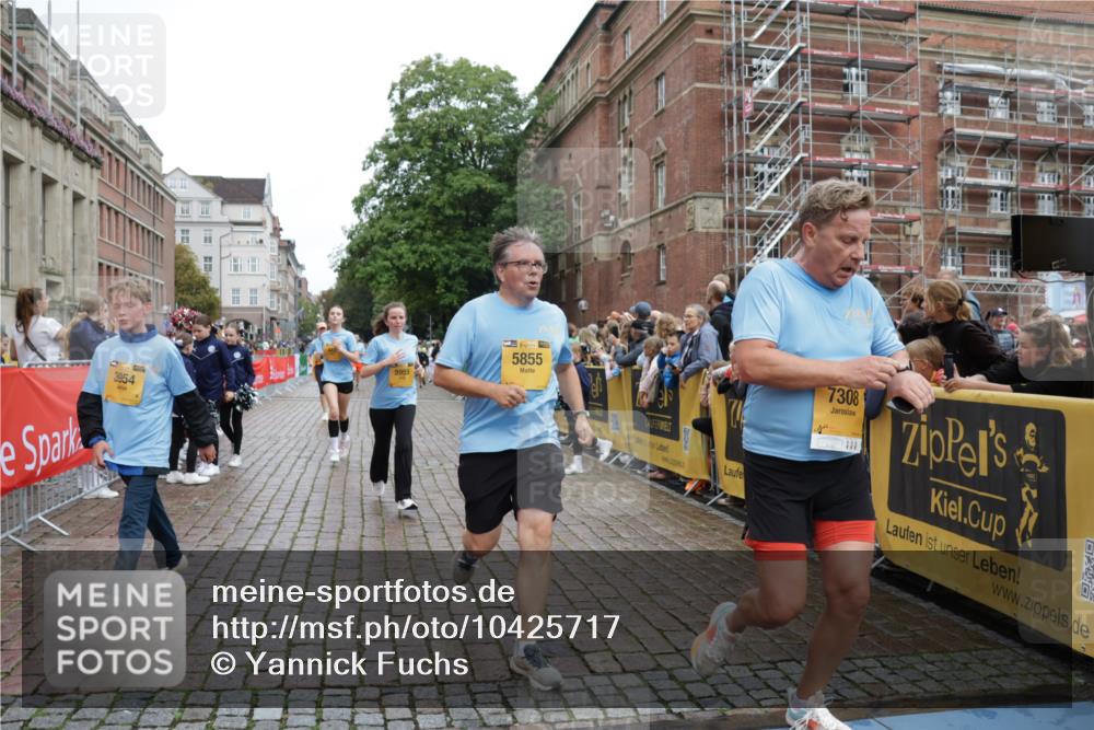 13.09.2026 - Kiel Lauf Yannick Fuchs http://msf.ph/oto/10425717 13.09.2026 09:46:17 Ziel 181, 442, 3052, 3954, 5855, 5955, 6732, 6857, 7015, 7308, 8125, 10117, 10685, 10898, 10913, 11076, 11078, 11316, 12495, 12621, 557, 1415, 1418, 2127, 2482, 2788, 3142, 3301, 3974, 4413, 4569, 4909, 4910, 4918, 5234, 5511, 5757, 5829, 6732, 7202, 7572, 7911, 7924, 8244, 8611, 8859, 9841, 10036, 10142, 10203, 10392, 10685, 10719, 10898, 12374, 12841, 167, 288, 3033, 3035, 3361, 6355, 6577, 7439, 8929, 9832, 10177, 10946, 11859, 11861, 12173, 12552, 2788, 3025, 3974, 8126 meine-sportfotos.de