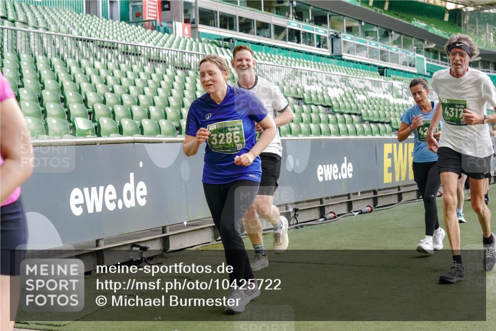 13.09.2026 - 21. swb-Marathon Bremen Michael Burmester http://msf.ph/oto/10425722 13.09.2026 13:24:46 Laufen im Stadion 137, 182, 213, 294, 324, 434, 505, 543, 548, 721, 723, 739, 743, 752, 815, 818, 966, 1273, 1410, 1463, 1471, 1491, 1504, 1515, 1561, 1597, 1598, 1830, 1944, 1953, 2059, 2095, 2211, 2252, 2267, 2271, 2286, 2312, 2323, 2354, 2445, 2465, 2483, 2495, 2497, 2503, 2506, 2554, 2571, 2591, 2644, 2752, 2768, 2776, 2833, 2878, 2896, 2936, 2968, 2981, 3005, 3142, 3211, 3259, 3282, 3288, 3289, 3292, 3298, 3306, 3312, 3329, 3364, 3381, 3390, 3395, 3447, 3770, 4466 meine-sportfotos.de