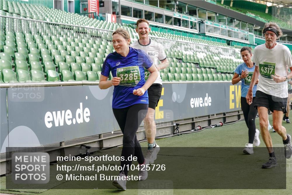 13.09.2026 - 21. swb-Marathon Bremen Michael Burmester http://msf.ph/oto/10425726 13.09.2026 13:24:46 Laufen im Stadion 137, 182, 213, 294, 324, 434, 505, 543, 548, 721, 723, 739, 743, 752, 815, 818, 966, 1273, 1410, 1463, 1471, 1491, 1504, 1515, 1561, 1597, 1598, 1830, 1944, 1953, 2059, 2095, 2211, 2252, 2267, 2271, 2286, 2312, 2323, 2354, 2445, 2465, 2483, 2495, 2497, 2503, 2506, 2554, 2571, 2591, 2644, 2752, 2768, 2776, 2833, 2878, 2896, 2936, 2968, 2981, 3005, 3142, 3211, 3259, 3282, 3288, 3289, 3292, 3298, 3306, 3312, 3329, 3364, 3381, 3390, 3395, 3447, 3770, 4466 meine-sportfotos.de