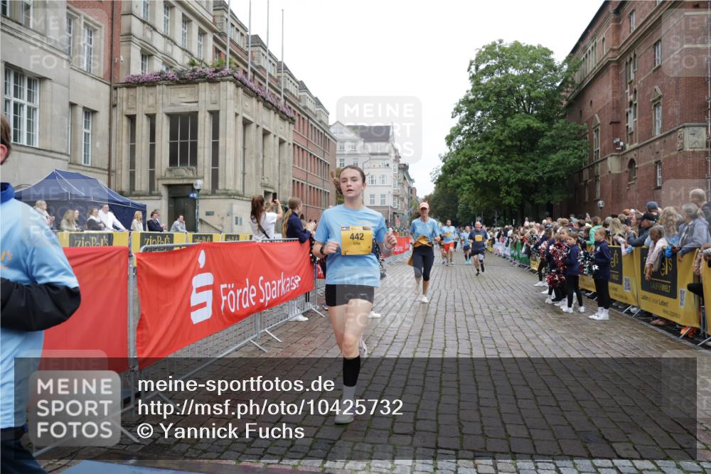 13.09.2026 - Kiel Lauf Yannick Fuchs http://msf.ph/oto/10425732 13.09.2026 09:46:18 Ziel 167, 181, 442, 3052, 3954, 5855, 5955, 6857, 7015, 7308, 8125, 10117, 10913, 11076, 11078, 11316, 12495, 12621, 557, 1415, 1418, 2127, 2482, 2788, 3142, 3301, 3974, 4413, 4569, 4909, 4910, 4918, 5234, 5511, 5757, 5829, 6732, 7202, 7572, 7911, 7924, 8244, 8611, 8859, 9841, 10036, 10203, 10392, 10685, 10719, 10898, 12374, 12841, 288, 3033, 3035, 3361, 6355, 6577, 7439, 7675, 7754, 8929, 9832, 10177, 10946, 11859, 11861, 12173, 12552, 2788, 3025, 3974, 8126 meine-sportfotos.de