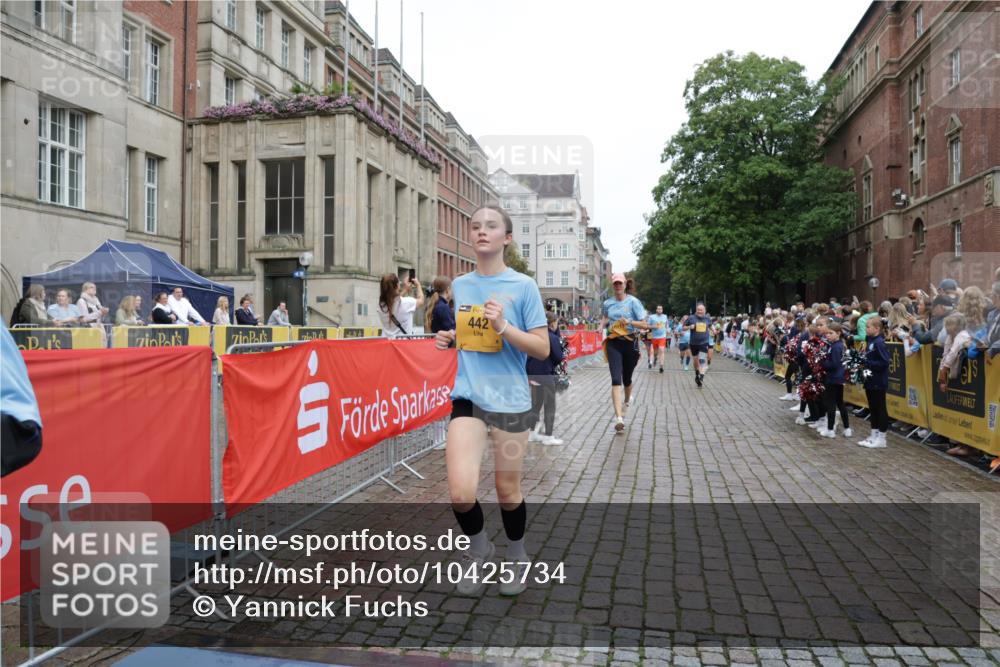 13.09.2026 - Kiel Lauf Yannick Fuchs http://msf.ph/oto/10425734 13.09.2026 09:46:19 Ziel 167, 181, 442, 3052, 3954, 5855, 5955, 6857, 7015, 7308, 8125, 10117, 10913, 11076, 11078, 11316, 12495, 12621, 557, 1415, 1418, 2127, 2482, 2788, 3142, 3301, 3974, 4413, 4569, 4909, 4910, 4918, 5234, 5511, 5757, 5829, 6732, 7015, 7202, 7572, 7911, 7924, 8244, 8611, 8859, 9841, 10036, 10203, 10392, 10685, 10719, 10898, 11076, 11078, 12374, 12841, 288, 3033, 3035, 3361, 6355, 6577, 7439, 7675, 7754, 8929, 9832, 10177, 10946, 11859, 11861, 12173, 12552, 2788, 3025, 3974 meine-sportfotos.de