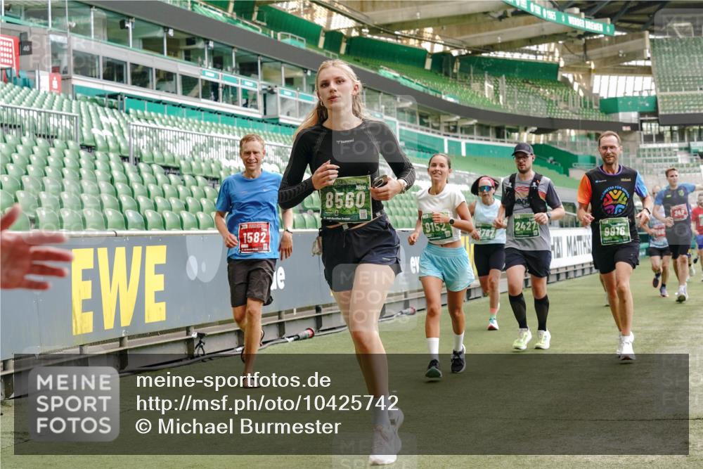 13.09.2026 - 21. swb-Marathon Bremen Michael Burmester http://msf.ph/oto/10425742 13.09.2026 13:01:56 Laufen im Stadion 150, 242, 282, 318, 440, 531, 687, 722, 930, 936, 946, 1006, 1067, 1163, 1250, 1436, 1448, 1582, 1896, 2033, 2047, 2062, 2292, 2345, 2364, 2370, 2378, 2409, 2427, 2485, 2490, 2491, 2560, 2561, 2627, 2638, 2658, 2666, 2668, 2708, 2781, 2967, 2987, 3013, 3044, 3163, 3164, 3173, 3187, 3248, 3258, 3294, 3334, 3372, 3374, 3375, 3385, 3392, 3524, 3526, 3527, 3603, 3642, 3667, 3721, 3774, 3806, 3852, 3856, 3893, 4000, 4506, 4558 meine-sportfotos.de