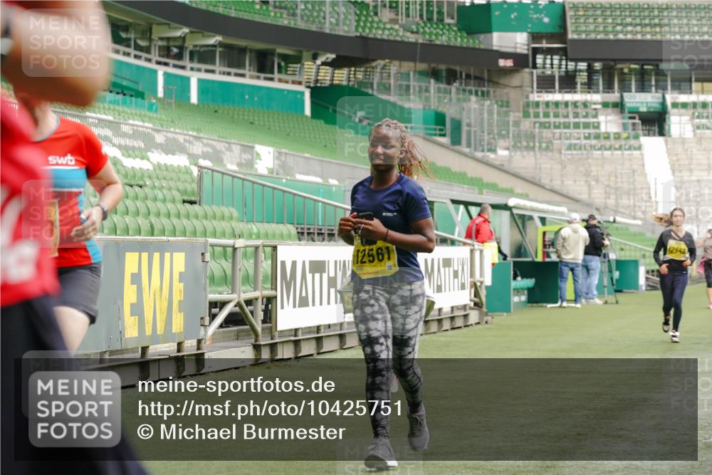 13.09.2026 - 21. swb-Marathon Bremen Michael Burmester http://msf.ph/oto/10425751 13.09.2026 10:48:25 Laufen im Stadion 10264, 10292, 10349, 10407, 10413, 10440, 10732, 10754, 10789, 10925, 11104, 11262, 11423, 11443, 11541, 11663, 11698, 11942, 11980, 12083, 12157, 12340, 12444, 12471, 12472, 12542, 12561, 10137, 10176, 10191, 10192, 10194, 10202, 10242, 10295, 10344, 10430, 10524, 10568, 10600, 10629, 10651, 10679, 10713, 10756, 10779, 10882, 10979, 10997, 10999, 11081, 11200, 11233, 11307, 11309, 11355, 11367, 12089, 12153, 12177, 12178 meine-sportfotos.de