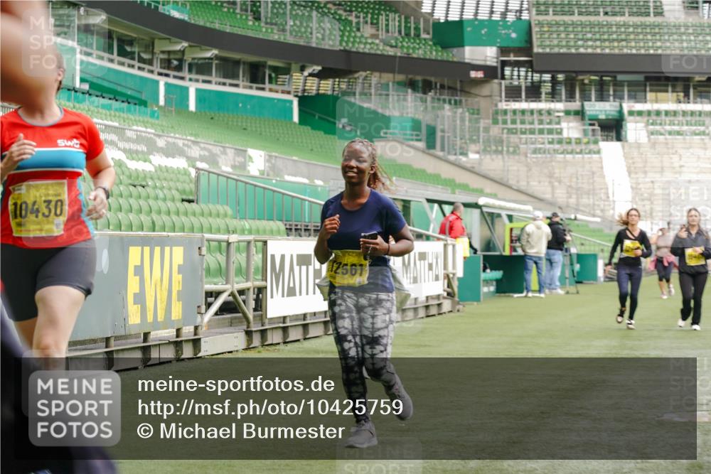 13.09.2026 - 21. swb-Marathon Bremen Michael Burmester http://msf.ph/oto/10425759 13.09.2026 10:48:25 Laufen im Stadion 10264, 10292, 10349, 10407, 10413, 10440, 10732, 10754, 10789, 10925, 11104, 11262, 11423, 11443, 11541, 11663, 11698, 11942, 11980, 12083, 12157, 12340, 12444, 12471, 12472, 12542, 12561, 10137, 10176, 10191, 10192, 10194, 10202, 10242, 10295, 10344, 10430, 10524, 10568, 10600, 10629, 10651, 10679, 10713, 10756, 10779, 10882, 10979, 10997, 10999, 11081, 11200, 11233, 11307, 11309, 11355, 11367, 12089, 12153, 12177, 12178 meine-sportfotos.de
