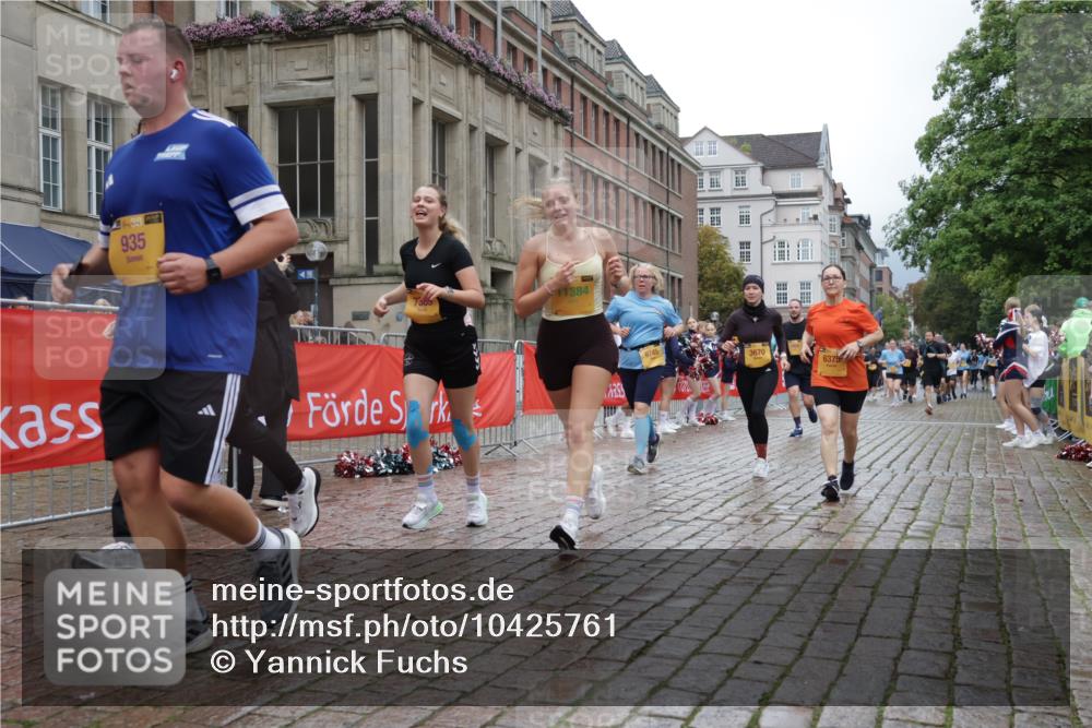 13.09.2026 - Kiel Lauf Yannick Fuchs http://msf.ph/oto/10425761 13.09.2026 11:03:04 Ziel 986, 1095, 1635, 2796, 3513, 3621, 3635, 3912, 4478, 4781, 5046, 5998, 6768, 6934, 8782, 9070, 9108, 9202, 9663, 10165, 10664, 10999, 11255, 11736, 11846, 12550, 415, 935, 1298, 2055, 2299, 3207, 3670, 3947, 3968, 4562, 4648, 4984, 4986, 5479, 5712, 6071, 6375, 6483, 6548, 6878, 6934, 6969, 6974, 7389, 7968, 8084, 8914, 9108, 9745, 10648, 11064, 11384, 11717, 11942, 697, 1923, 2254, 2846, 2878, 2975, 4658, 4757, 5893, 6224, 6319, 6669, 7282, 7656, 8130, 8136, 8204, 3670 meine-sportfotos.de