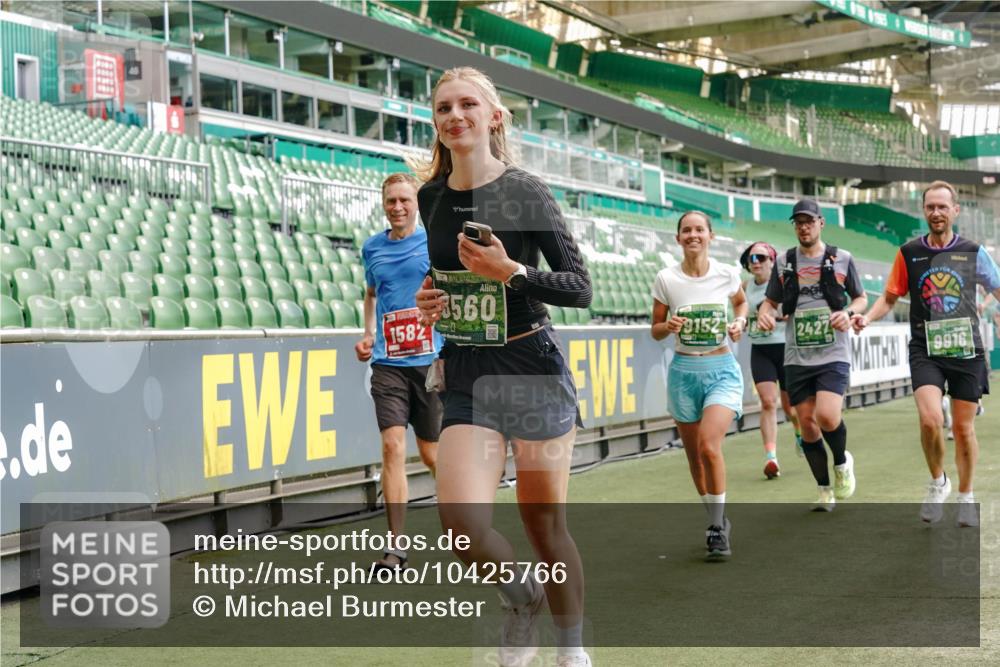 13.09.2026 - 21. swb-Marathon Bremen Michael Burmester http://msf.ph/oto/10425766 13.09.2026 13:01:56 Laufen im Stadion 150, 242, 282, 318, 440, 531, 687, 722, 930, 936, 946, 1006, 1067, 1163, 1250, 1436, 1448, 1582, 1896, 2033, 2047, 2062, 2292, 2345, 2364, 2370, 2378, 2409, 2427, 2485, 2490, 2491, 2560, 2561, 2627, 2638, 2658, 2666, 2668, 2708, 2781, 2967, 2987, 3013, 3044, 3163, 3164, 3173, 3187, 3248, 3258, 3294, 3334, 3372, 3374, 3375, 3385, 3392, 3524, 3526, 3527, 3603, 3642, 3667, 3721, 3774, 3806, 3852, 3856, 3893, 4000, 4506, 4558 meine-sportfotos.de