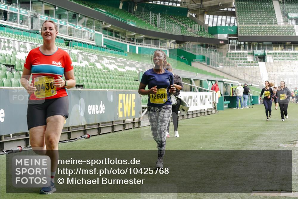 13.09.2026 - 21. swb-Marathon Bremen Michael Burmester http://msf.ph/oto/10425768 13.09.2026 10:48:26 Laufen im Stadion 10264, 10292, 10349, 10407, 10413, 10440, 10732, 10754, 10789, 10925, 11104, 11254, 11262, 11423, 11443, 11541, 11663, 11698, 11942, 11980, 12083, 12157, 12340, 12444, 12471, 12472, 12542, 12561, 10137, 10176, 10191, 10192, 10194, 10202, 10242, 10295, 10344, 10430, 10472, 10524, 10568, 10600, 10629, 10651, 10679, 10713, 10756, 10779, 10882, 10979, 10997, 10999, 11081, 11200, 11233, 11307, 11309, 11355, 11367, 12089, 12153, 12177, 12178 meine-sportfotos.de
