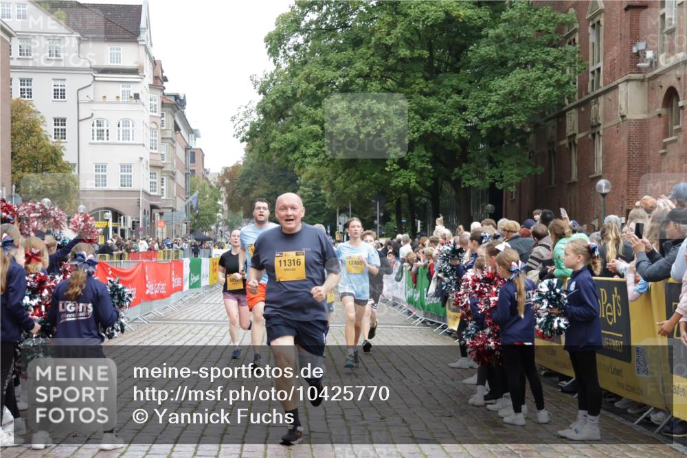 13.09.2026 - Kiel Lauf Yannick Fuchs http://msf.ph/oto/10425770 13.09.2026 09:46:21 Ziel 167, 181, 442, 3052, 3361, 3954, 5855, 5955, 6857, 7308, 8125, 10117, 10913, 11316, 11859, 12495, 12621, 557, 1415, 1418, 2127, 2482, 3142, 3301, 4569, 4909, 4910, 4918, 5234, 5511, 5757, 5829, 6732, 7015, 7572, 7911, 7924, 8244, 8611, 8859, 9841, 10036, 10203, 10685, 10719, 10898, 11076, 11078, 12374, 12841, 288, 3033, 3035, 4906, 6048, 6355, 6577, 7439, 7675, 7754, 8929, 9832, 10177, 10946, 11861, 12173, 12552, 2788, 3025, 3974 meine-sportfotos.de