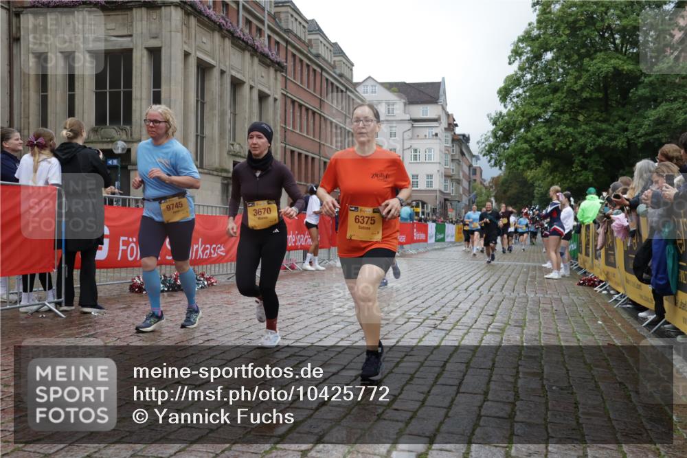 13.09.2026 - Kiel Lauf Yannick Fuchs http://msf.ph/oto/10425772 13.09.2026 11:03:05 Ziel 986, 1095, 1635, 2796, 3513, 3621, 3635, 3912, 4478, 4781, 5046, 5998, 6768, 8782, 9070, 9202, 9663, 10165, 10664, 10999, 11255, 11736, 11846, 12550, 415, 935, 1095, 1298, 2055, 3207, 3670, 3947, 3968, 4562, 4648, 4984, 4986, 5479, 5712, 6071, 6375, 6483, 6548, 6878, 6934, 6969, 6974, 7389, 7968, 8084, 8914, 9108, 9745, 10165, 10648, 11064, 11384, 11717, 697, 1923, 2254, 2846, 2878, 2975, 4658, 4757, 5893, 6224, 6319, 6669, 7282, 7656, 8130, 8136, 8204, 3670 meine-sportfotos.de
