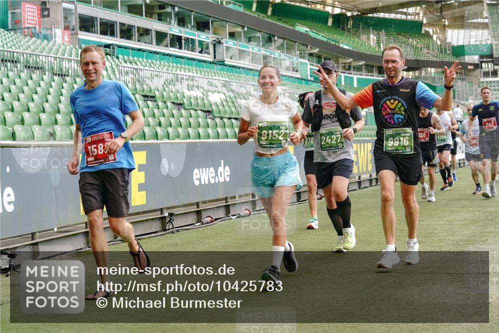 13.09.2026 - 21. swb-Marathon Bremen Michael Burmester http://msf.ph/oto/10425783 13.09.2026 13:01:57 Laufen im Stadion 150, 242, 282, 318, 440, 531, 687, 722, 930, 936, 946, 1006, 1067, 1163, 1250, 1436, 1448, 1582, 1896, 2033, 2047, 2062, 2292, 2345, 2364, 2370, 2378, 2409, 2427, 2485, 2490, 2491, 2560, 2561, 2627, 2638, 2658, 2666, 2668, 2708, 2781, 2967, 2987, 3013, 3044, 3163, 3164, 3173, 3187, 3248, 3258, 3294, 3334, 3372, 3374, 3375, 3385, 3392, 3524, 3526, 3527, 3576, 3603, 3642, 3667, 3721, 3774, 3806, 3852, 3856, 3893, 4000, 4506, 4558 meine-sportfotos.de