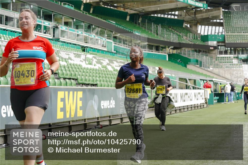 13.09.2026 - 21. swb-Marathon Bremen Michael Burmester http://msf.ph/oto/10425790 13.09.2026 10:48:26 Laufen im Stadion 10264, 10292, 10349, 10407, 10413, 10440, 10732, 10754, 10789, 10925, 11104, 11254, 11262, 11423, 11443, 11541, 11663, 11698, 11942, 11980, 12083, 12157, 12340, 12444, 12471, 12472, 12542, 12561, 10137, 10176, 10191, 10192, 10194, 10202, 10242, 10295, 10344, 10430, 10472, 10524, 10568, 10600, 10629, 10651, 10679, 10713, 10756, 10779, 10882, 10979, 10997, 10999, 11081, 11200, 11233, 11307, 11309, 11355, 11367, 12089, 12153, 12177, 12178 meine-sportfotos.de