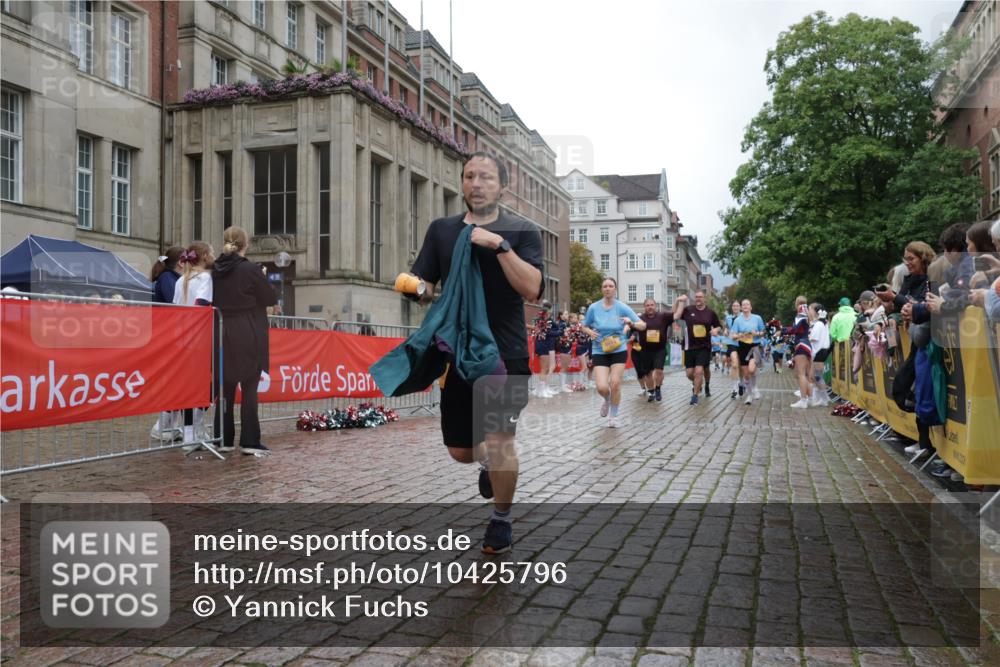 13.09.2026 - Kiel Lauf Yannick Fuchs http://msf.ph/oto/10425796 13.09.2026 11:03:11 Ziel 986, 1635, 1923, 2975, 3621, 3635, 3912, 4757, 5893, 5998, 6319, 6669, 6768, 8130, 8136, 8204, 8782, 9059, 9063, 9070, 9202, 9663, 9819, 12550, 415, 1095, 1298, 1635, 2055, 2796, 3207, 3513, 3947, 4478, 4562, 4648, 4781, 4984, 4986, 5046, 5479, 5712, 6071, 6483, 6548, 6934, 6969, 6974, 7968, 8084, 8914, 9108, 10165, 10648, 10664, 10999, 11064, 11255, 11717, 11736, 11846, 697, 2254, 2724, 2846, 2878, 3744, 4074, 4658, 4854, 6224, 6341, 7282, 7656, 3670 meine-sportfotos.de