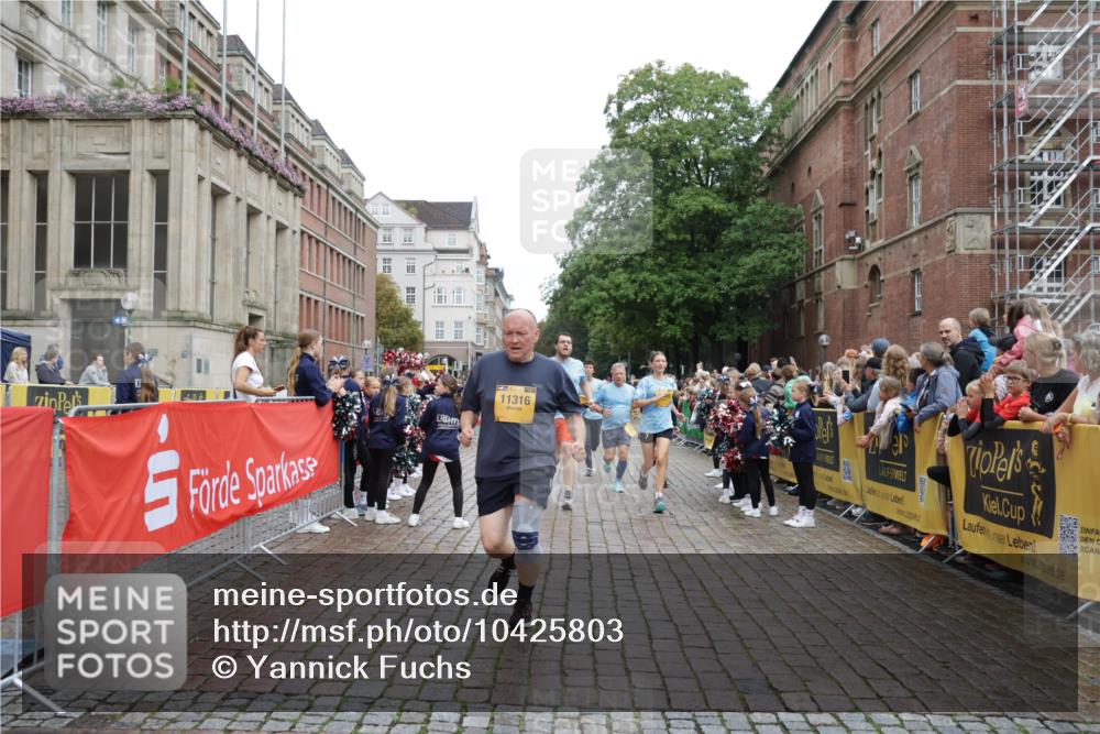 13.09.2026 - Kiel Lauf Yannick Fuchs http://msf.ph/oto/10425803 13.09.2026 09:46:22 Ziel 167, 181, 442, 3052, 3361, 3954, 5855, 5955, 6857, 7308, 8125, 10117, 10913, 11316, 11859, 12495, 12621, 557, 1415, 1418, 2127, 2482, 3142, 3301, 4909, 4910, 4918, 5234, 5511, 5757, 5829, 6732, 7015, 7572, 7911, 7924, 8125, 8244, 8611, 8859, 9841, 10036, 10203, 10685, 10719, 10898, 11076, 11078, 12374, 12841, 288, 3033, 3035, 4906, 6048, 6355, 6577, 7439, 7675, 7754, 8887, 8929, 9832, 10177, 10946, 11861, 12173, 12552, 2788, 3025, 3974 meine-sportfotos.de