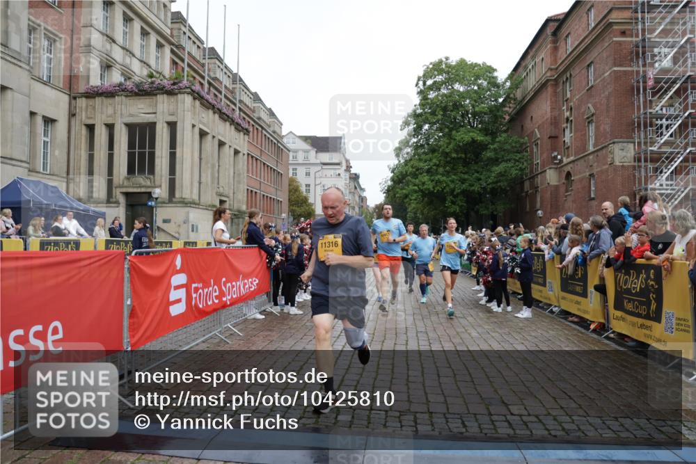 13.09.2026 - Kiel Lauf Yannick Fuchs http://msf.ph/oto/10425810 13.09.2026 09:46:23 Ziel 167, 181, 442, 3052, 3361, 3954, 5855, 5955, 6857, 7308, 10117, 10913, 11316, 11859, 11861, 12495, 12621, 557, 1415, 1418, 2127, 2482, 3052, 3142, 3301, 4909, 4910, 4918, 5234, 5757, 5829, 6732, 7015, 7572, 7911, 7924, 8125, 8244, 8611, 8859, 9841, 10036, 10203, 10685, 10719, 10898, 11076, 11078, 12374, 12841, 288, 3033, 3035, 4906, 6048, 6355, 6577, 7439, 7675, 7754, 8887, 8929, 8994, 9832, 10177, 10946, 12173, 12552, 557, 2788, 3025, 3974, 5757 meine-sportfotos.de