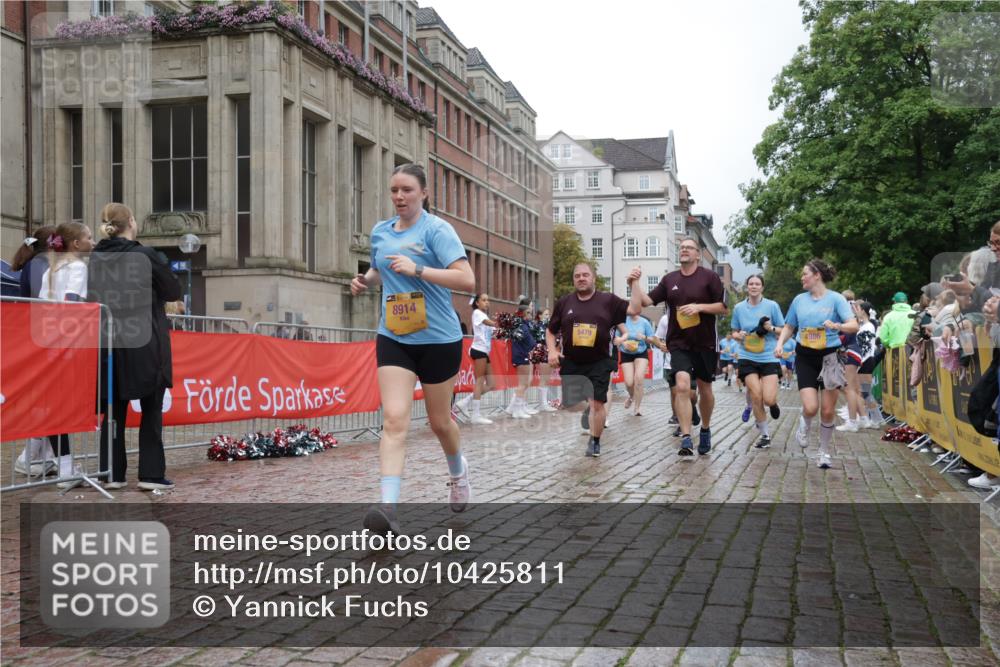 13.09.2026 - Kiel Lauf Yannick Fuchs http://msf.ph/oto/10425811 13.09.2026 11:03:12 Ziel 986, 1923, 2975, 3621, 3635, 3912, 4757, 5893, 5998, 6319, 6669, 6768, 8130, 8136, 8204, 8288, 8782, 9059, 9063, 9070, 9202, 9663, 9819, 12550, 415, 1095, 1298, 1635, 2055, 2796, 3207, 3513, 3947, 4478, 4562, 4648, 4781, 4984, 4986, 5046, 5479, 5712, 6071, 6483, 6548, 6768, 6934, 6969, 6974, 7968, 8084, 8914, 9108, 9663, 10165, 10648, 10664, 10999, 11064, 11255, 11717, 11736, 11846, 697, 2254, 2724, 2846, 2878, 3155, 3744, 4074, 4658, 4854, 6224, 6341, 7282, 7656, 3670 meine-sportfotos.de
