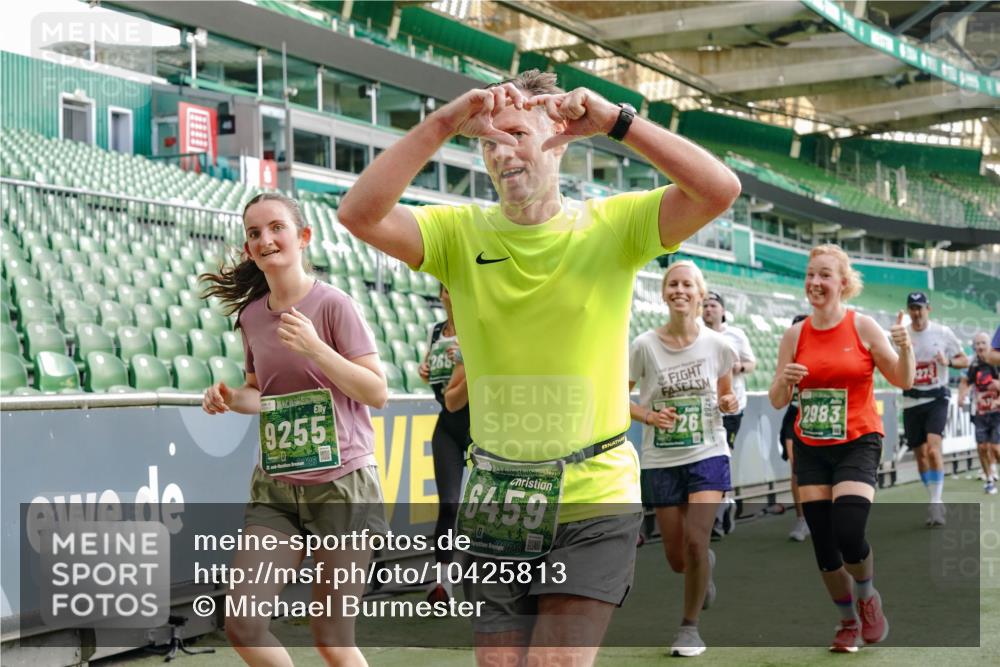 13.09.2026 - 21. swb-Marathon Bremen Michael Burmester http://msf.ph/oto/10425813 13.09.2026 13:24:49 Laufen im Stadion 137, 182, 213, 294, 324, 434, 505, 543, 548, 721, 723, 739, 743, 752, 815, 818, 966, 1273, 1410, 1459, 1463, 1471, 1491, 1504, 1515, 1561, 1597, 1598, 1830, 1944, 1953, 2058, 2059, 2095, 2211, 2252, 2267, 2271, 2286, 2308, 2312, 2323, 2354, 2445, 2465, 2483, 2495, 2497, 2503, 2506, 2554, 2571, 2591, 2644, 2752, 2762, 2768, 2776, 2833, 2878, 2896, 2936, 2968, 2981, 3005, 3142, 3211, 3259, 3282, 3288, 3289, 3292, 3298, 3306, 3312, 3329, 3364, 3381, 3390, 3395, 3770, 4466 meine-sportfotos.de