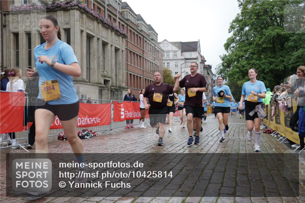 13.09.2026 - Kiel Lauf Yannick Fuchs http://msf.ph/oto/10425814 13.09.2026 11:03:13 Ziel 986, 1923, 2254, 2975, 3621, 3635, 3912, 4757, 5893, 5998, 6224, 6319, 6669, 8130, 8136, 8204, 8288, 8782, 9059, 9063, 9070, 9202, 9819, 12550, 415, 1095, 1298, 1635, 2055, 2796, 3513, 3912, 3947, 4478, 4562, 4648, 4781, 4984, 4986, 5046, 5479, 5712, 6071, 6483, 6548, 6768, 6934, 6969, 6974, 7968, 8084, 8914, 9070, 9108, 9663, 10165, 10648, 10664, 10999, 11064, 11255, 11717, 11736, 11846, 697, 2724, 2846, 2878, 3155, 3744, 4074, 4658, 4854, 6341, 7282, 7656, 3670 meine-sportfotos.de