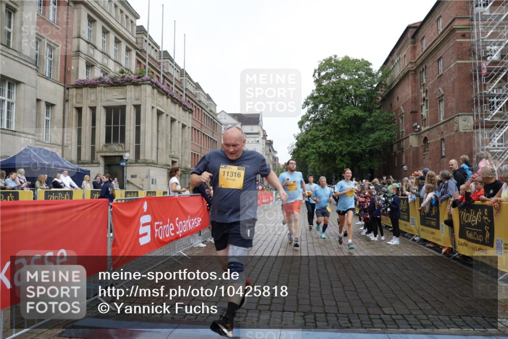 13.09.2026 - Kiel Lauf Yannick Fuchs http://msf.ph/oto/10425818 13.09.2026 09:46:23 Ziel 167, 181, 442, 3052, 3361, 3954, 5855, 5955, 6857, 7308, 10117, 10913, 11316, 11859, 11861, 12495, 12621, 557, 1415, 1418, 2127, 2482, 3052, 3142, 3301, 4909, 4910, 4918, 5234, 5757, 5829, 6732, 7015, 7572, 7911, 7924, 8125, 8244, 8611, 8859, 9841, 10036, 10203, 10685, 10719, 10898, 11076, 11078, 12374, 12841, 288, 3033, 3035, 4906, 6048, 6355, 6577, 7439, 7675, 7754, 8887, 8929, 8994, 9832, 10177, 10946, 12173, 12552, 557, 2788, 3025, 3974, 5757 meine-sportfotos.de