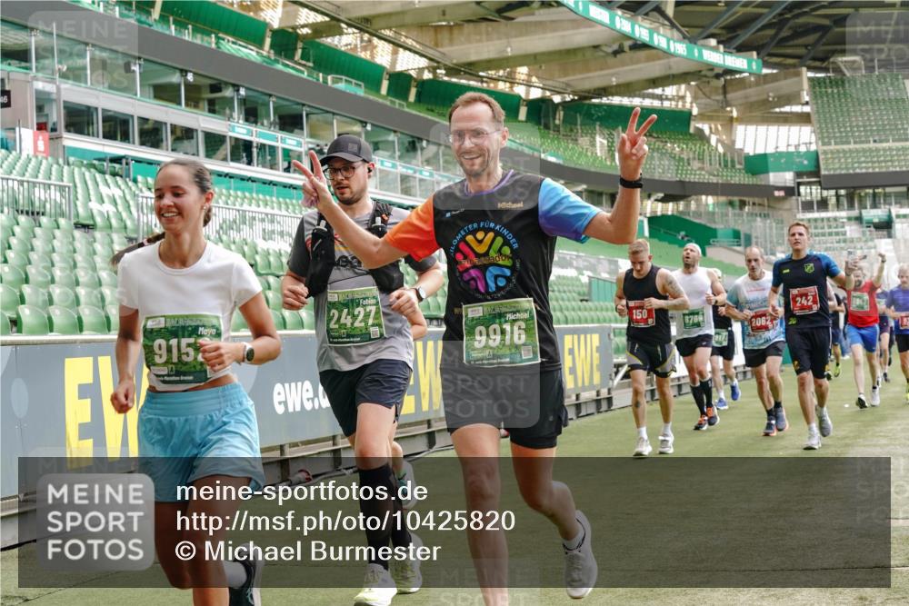 13.09.2026 - 21. swb-Marathon Bremen Michael Burmester http://msf.ph/oto/10425820 13.09.2026 13:01:58 Laufen im Stadion 150, 242, 282, 318, 440, 531, 687, 722, 930, 936, 946, 1006, 1067, 1163, 1250, 1436, 1448, 1582, 1896, 2033, 2047, 2062, 2276, 2292, 2345, 2364, 2370, 2378, 2409, 2427, 2485, 2490, 2491, 2560, 2561, 2627, 2638, 2658, 2666, 2668, 2708, 2781, 2967, 2987, 3013, 3044, 3163, 3164, 3173, 3187, 3248, 3258, 3294, 3334, 3372, 3374, 3375, 3385, 3392, 3496, 3524, 3526, 3527, 3576, 3603, 3642, 3667, 3721, 3774, 3806, 3852, 3893, 4000, 4506, 4558 meine-sportfotos.de