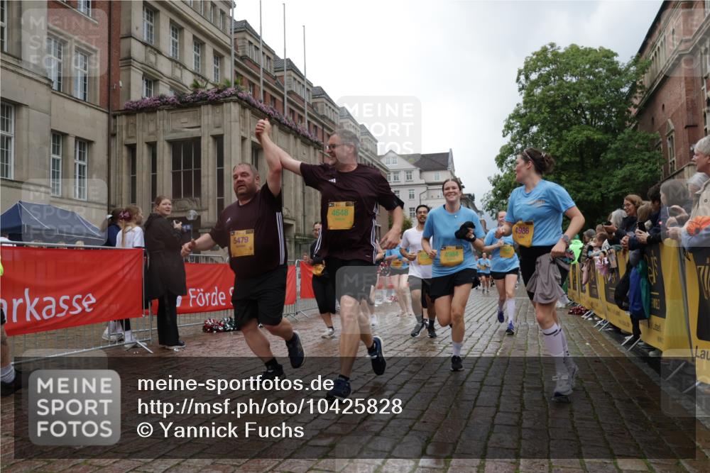 13.09.2026 - Kiel Lauf Yannick Fuchs http://msf.ph/oto/10425828 13.09.2026 11:03:14 Ziel 986, 1923, 2254, 2975, 3621, 3635, 4757, 5893, 5998, 6224, 6319, 6669, 8130, 8136, 8204, 8288, 8782, 9059, 9063, 9202, 9614, 9819, 10806, 12550, 415, 1095, 1298, 1635, 2055, 2796, 3513, 3912, 3947, 4478, 4562, 4648, 4781, 4984, 4986, 5046, 5479, 5712, 6071, 6483, 6548, 6768, 6934, 6969, 6974, 7968, 8084, 8914, 9070, 9108, 9663, 10165, 10648, 10664, 10999, 11064, 11255, 11717, 11736, 11846, 697, 2724, 2846, 2878, 3155, 3744, 4074, 4658, 4854, 6341, 7282, 7656, 3670 meine-sportfotos.de
