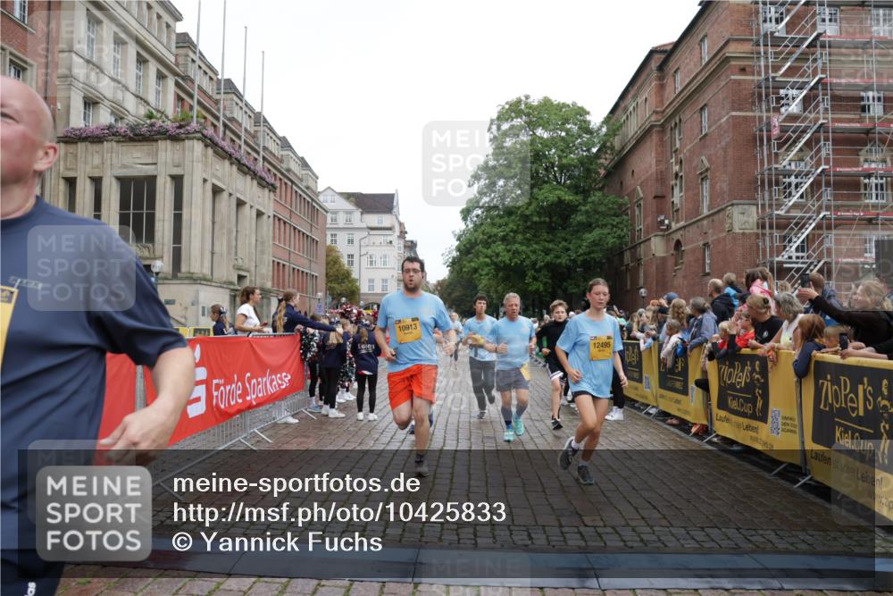 13.09.2026 - Kiel Lauf Yannick Fuchs http://msf.ph/oto/10425833 13.09.2026 09:46:24 Ziel 167, 181, 442, 3361, 3954, 5855, 5955, 6857, 7308, 10117, 10913, 11316, 11859, 11861, 12495, 12621, 557, 1415, 1418, 2127, 2482, 3052, 3142, 3301, 4909, 4910, 4918, 5234, 5757, 5829, 5855, 6732, 7015, 7308, 7572, 7911, 7924, 8125, 8244, 8611, 8859, 9841, 10036, 10203, 10685, 10719, 10898, 11076, 11078, 12374, 12841, 288, 2527, 3033, 3035, 4906, 6048, 6355, 6577, 7439, 7675, 7754, 8887, 8929, 8994, 9832, 10177, 10946, 12173, 12552, 557, 2127, 2788, 3142, 3974, 5757 meine-sportfotos.de