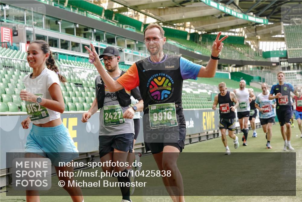 13.09.2026 - 21. swb-Marathon Bremen Michael Burmester http://msf.ph/oto/10425838 13.09.2026 13:01:58 Laufen im Stadion 150, 242, 282, 318, 440, 531, 687, 722, 930, 936, 946, 1006, 1067, 1163, 1250, 1436, 1448, 1582, 1896, 2033, 2047, 2062, 2276, 2292, 2345, 2364, 2370, 2378, 2409, 2427, 2485, 2490, 2491, 2560, 2561, 2627, 2638, 2658, 2666, 2668, 2708, 2781, 2967, 2987, 3013, 3044, 3163, 3164, 3173, 3187, 3248, 3258, 3294, 3334, 3372, 3374, 3375, 3385, 3392, 3496, 3524, 3526, 3527, 3576, 3603, 3642, 3667, 3721, 3774, 3806, 3852, 3893, 4000, 4506, 4558 meine-sportfotos.de