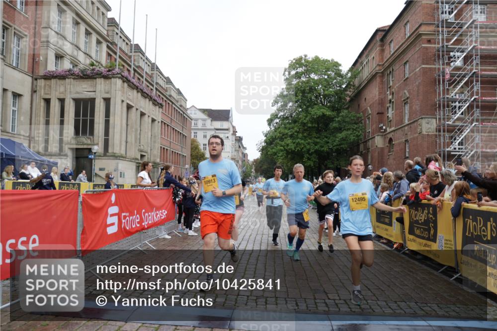 13.09.2026 - Kiel Lauf Yannick Fuchs http://msf.ph/oto/10425841 13.09.2026 09:46:24 Ziel 167, 181, 442, 3361, 3954, 5855, 5955, 6857, 7308, 10117, 10913, 11316, 11859, 11861, 12495, 12621, 557, 1415, 1418, 2127, 2482, 3052, 3142, 3301, 4909, 4910, 4918, 5234, 5757, 5829, 5855, 6732, 7015, 7308, 7572, 7911, 7924, 8125, 8244, 8611, 8859, 9841, 10036, 10203, 10685, 10719, 10898, 11076, 11078, 12374, 12841, 288, 2527, 3033, 3035, 4906, 6048, 6355, 6577, 7439, 7675, 7754, 8887, 8929, 8994, 9832, 10177, 10946, 12173, 12552, 557, 2127, 2788, 3142, 3974, 5757 meine-sportfotos.de