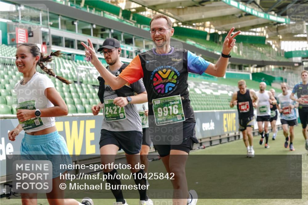 13.09.2026 - 21. swb-Marathon Bremen Michael Burmester http://msf.ph/oto/10425842 13.09.2026 13:01:58 Laufen im Stadion 150, 242, 282, 318, 440, 531, 687, 722, 930, 936, 946, 1006, 1067, 1163, 1250, 1436, 1448, 1582, 1896, 2033, 2047, 2062, 2276, 2292, 2345, 2364, 2370, 2378, 2409, 2427, 2485, 2490, 2491, 2560, 2561, 2627, 2638, 2658, 2666, 2668, 2708, 2781, 2967, 2987, 3013, 3044, 3163, 3164, 3173, 3187, 3248, 3258, 3294, 3334, 3372, 3374, 3375, 3385, 3392, 3496, 3524, 3526, 3527, 3576, 3603, 3642, 3667, 3721, 3774, 3806, 3852, 3893, 4000, 4506, 4558 meine-sportfotos.de