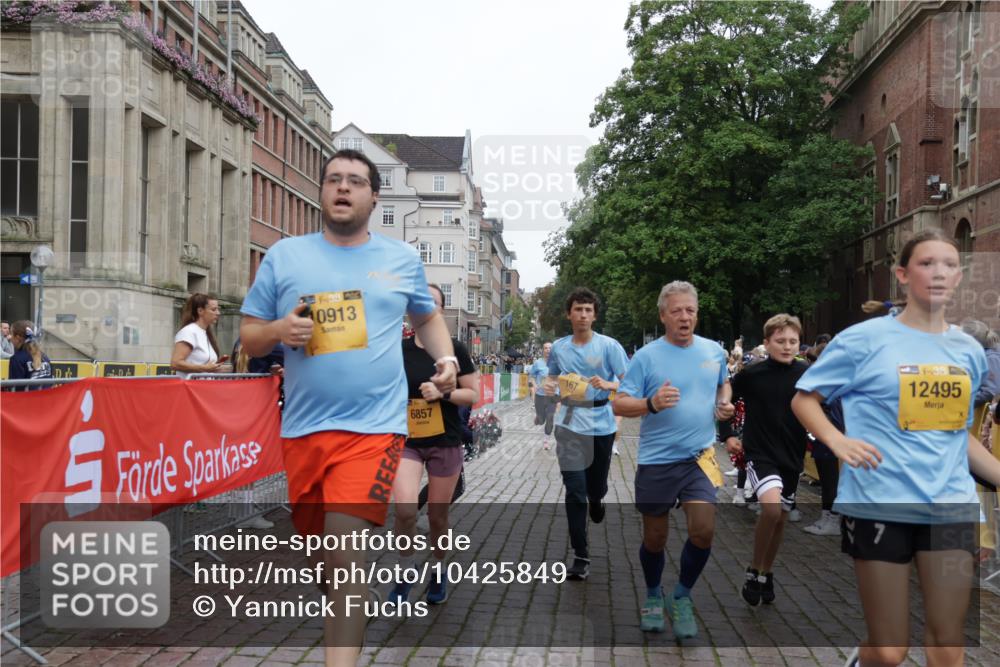 13.09.2026 - Kiel Lauf Yannick Fuchs http://msf.ph/oto/10425849 13.09.2026 09:46:25 Ziel 167, 181, 442, 3361, 3954, 5955, 6857, 9832, 10117, 10913, 11316, 11859, 11861, 12495, 12621, 557, 1415, 1418, 2127, 2482, 3052, 3142, 3301, 3954, 4909, 4910, 4918, 5234, 5757, 5829, 5855, 5955, 6732, 7015, 7308, 7911, 7924, 8125, 8244, 8611, 8859, 10036, 10203, 10685, 10719, 10898, 11076, 11078, 12374, 12841, 288, 2527, 3033, 3035, 4906, 6048, 6355, 6577, 7439, 7675, 7754, 8887, 8929, 8994, 10177, 10946, 12173, 12552, 557, 2127, 2788, 3142, 3301, 3974, 5757 meine-sportfotos.de