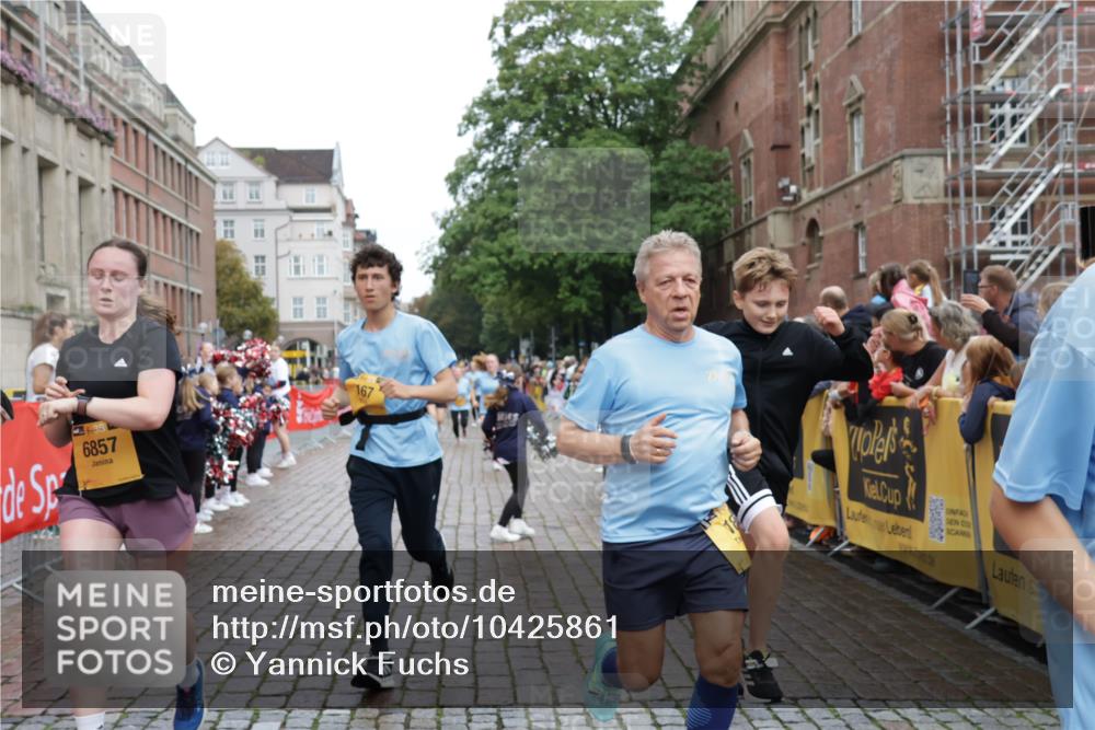 13.09.2026 - Kiel Lauf Yannick Fuchs http://msf.ph/oto/10425861 13.09.2026 09:46:25 Ziel 167, 181, 442, 3361, 3954, 5955, 6857, 9832, 10117, 10913, 11316, 11859, 11861, 12495, 12621, 557, 1415, 1418, 2127, 2482, 3052, 3142, 3301, 3954, 4909, 4910, 4918, 5234, 5757, 5829, 5855, 5955, 6732, 7015, 7308, 7911, 7924, 8125, 8244, 8611, 8859, 10036, 10203, 10685, 10719, 10898, 11076, 11078, 12374, 12841, 288, 2527, 3033, 3035, 4906, 6048, 6355, 6577, 7439, 7675, 7754, 8887, 8929, 8994, 10177, 10946, 12173, 12552, 557, 2127, 2788, 3142, 3301, 3974, 5757 meine-sportfotos.de